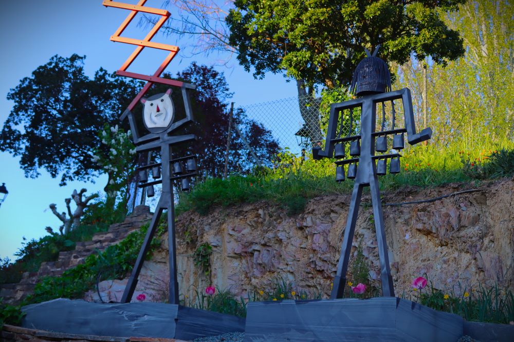 'Los Carochos' escultura de Emilio Gallego