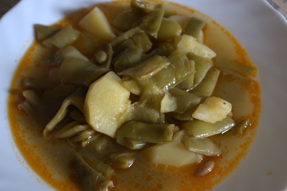 fréjoles con patatas