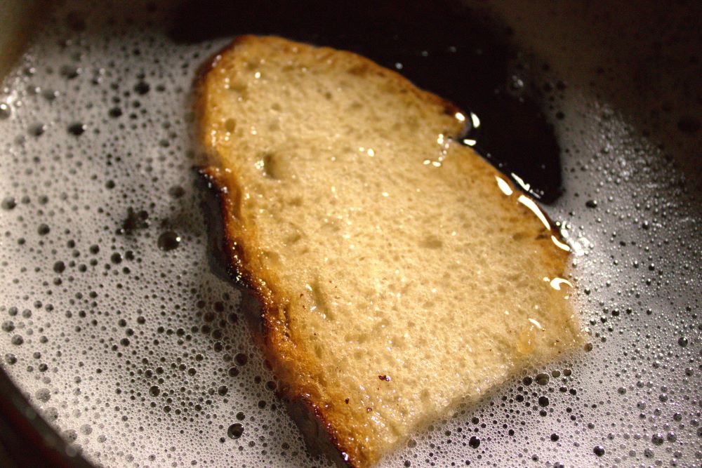 pingada mientras coge la grasa